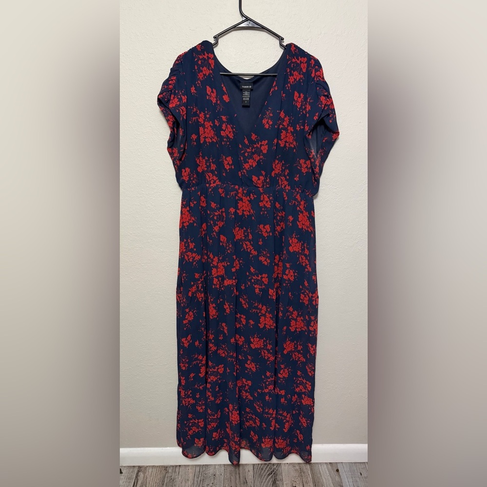 NEW Torrid Dark Blue Dress with Red Floral Print